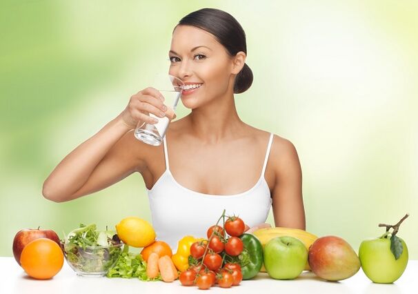 O principio da dieta de auga é o cumprimento do réxime de bebida, xunto co uso de alimentos enteiros